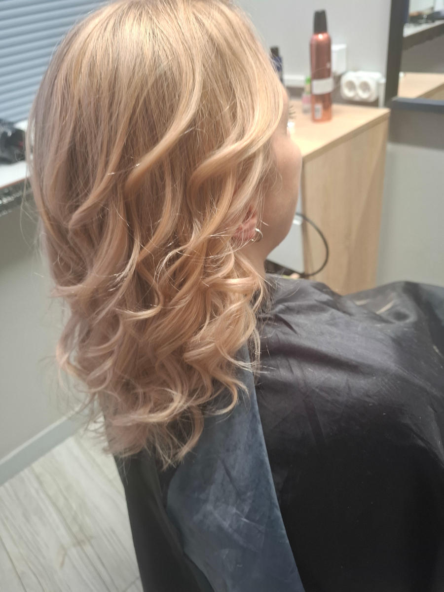 Efekt metamorfozy kolorystycznej w salonie IzaBella Łódź